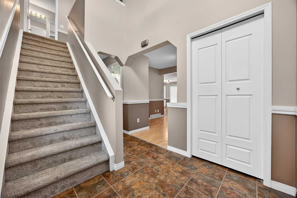 Additional image 3 of 378 Panamount Drive NW, Calgary, AB, T3K 5M1