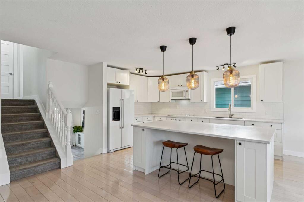 Additional image 4 of 44 Shawcliffe Bay SW, Calgary, AB, T2Y1H1