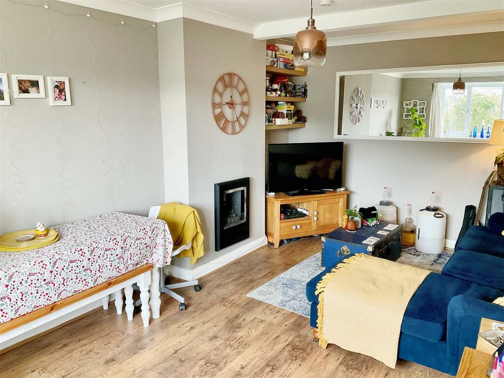 Queens Avenue, Dover