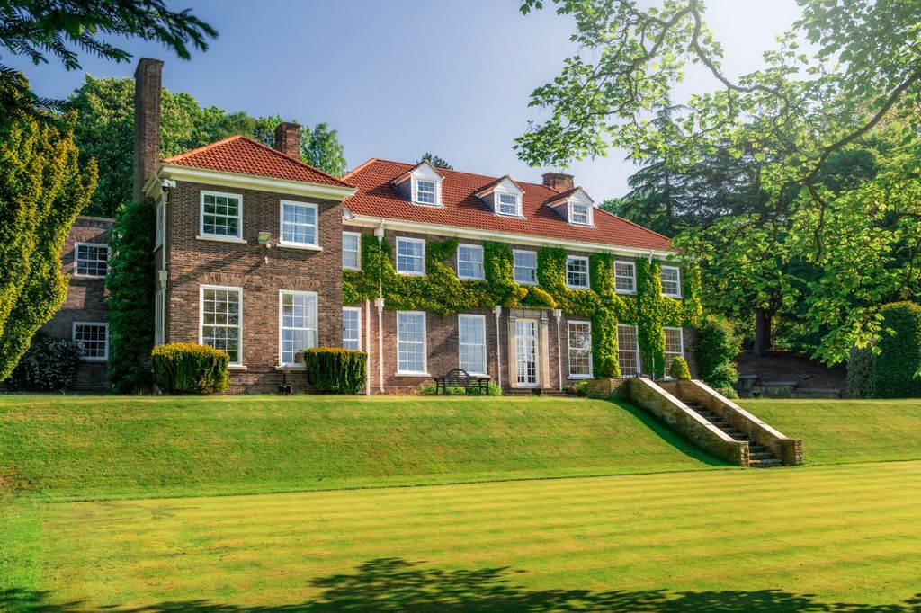 8 bed detached house for saleWoodlands Drive, Rawdon, Leeds, West Yorkshire LS19