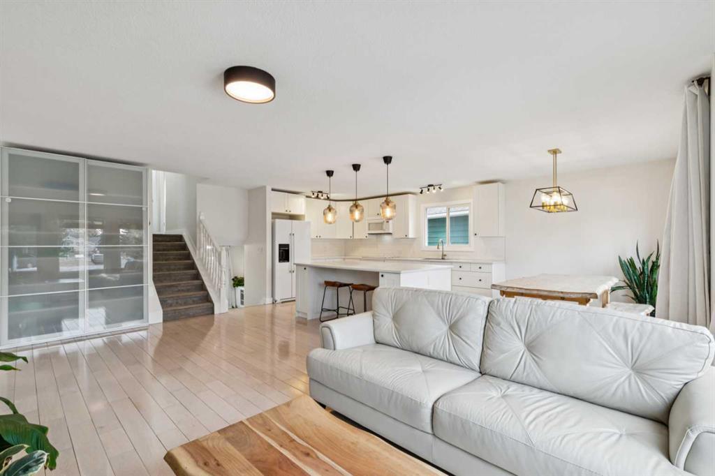 Additional image 5 of 44 Shawcliffe Bay SW, Calgary, AB, T2Y1H1