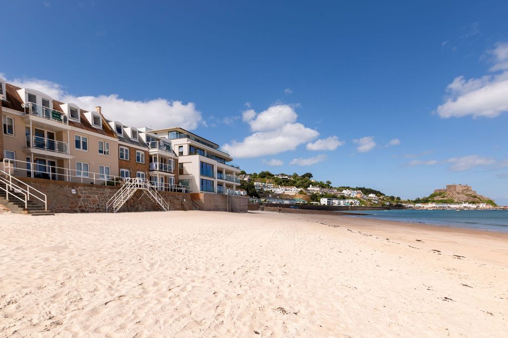 3 bed flat for saleThe Penthouse - Longbeach, St Martin JE3