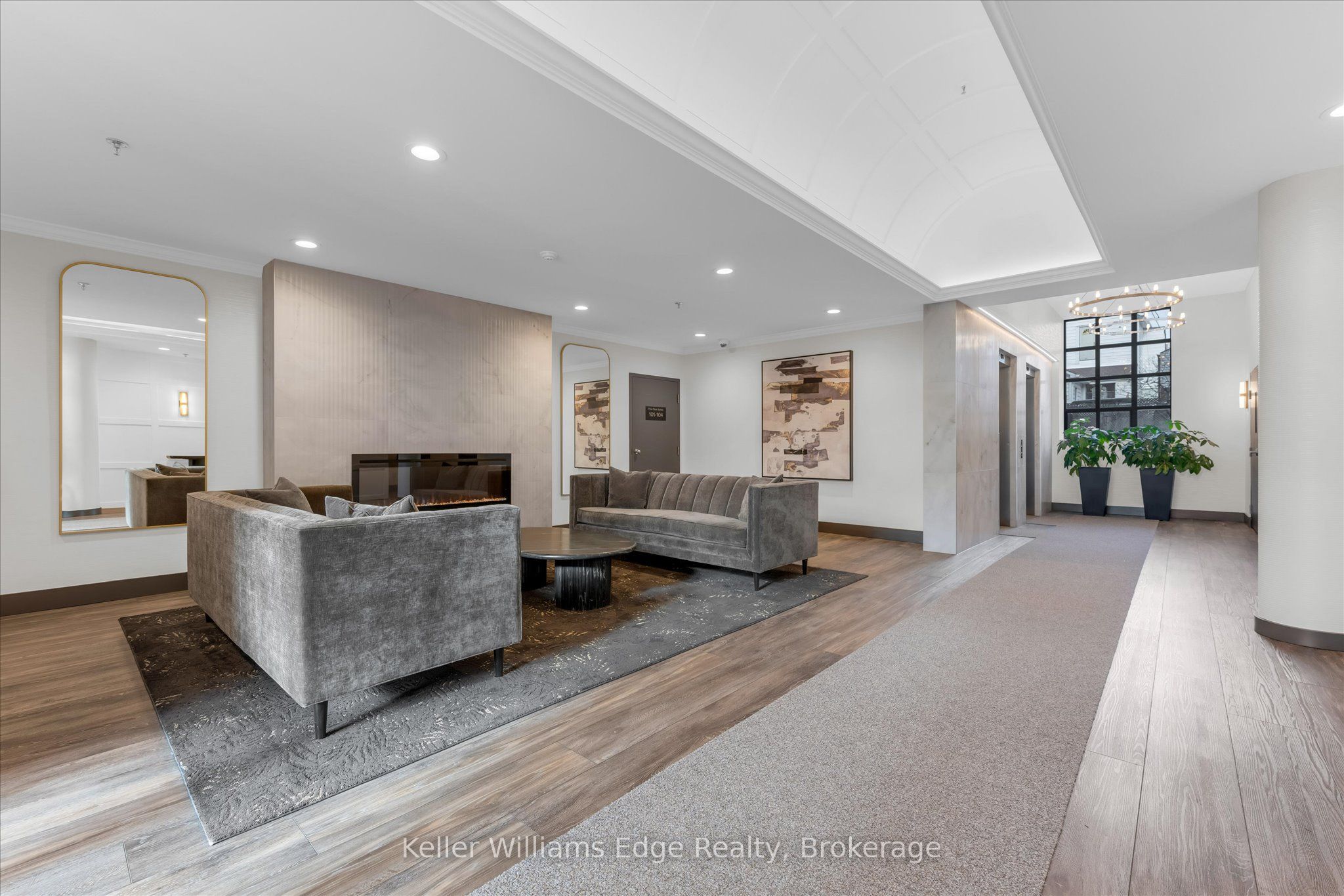 203-185 Robinson Street, Oakville, ON, L6J 7P6