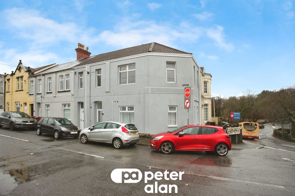 2 bed flat for saleCommercial Street, Pengam, Blackwood NP12