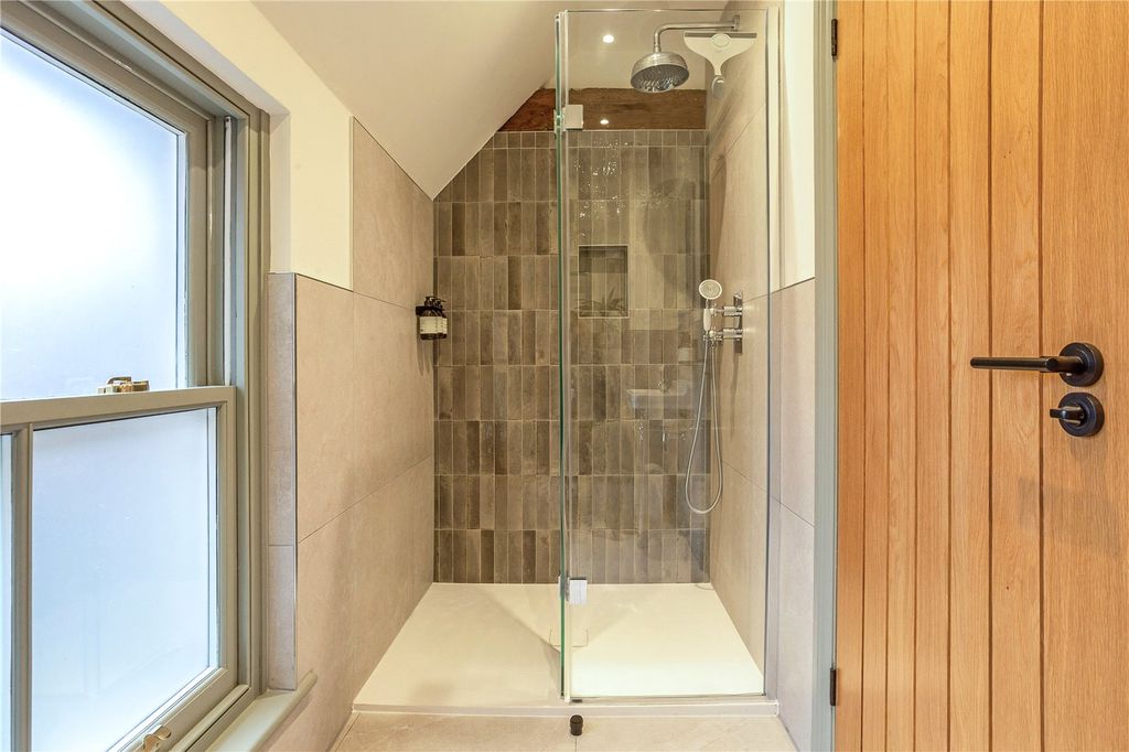 Additional image 12 of 2 bed flat for saleThameside, Henley-On-Thames, Oxfordshire RG9