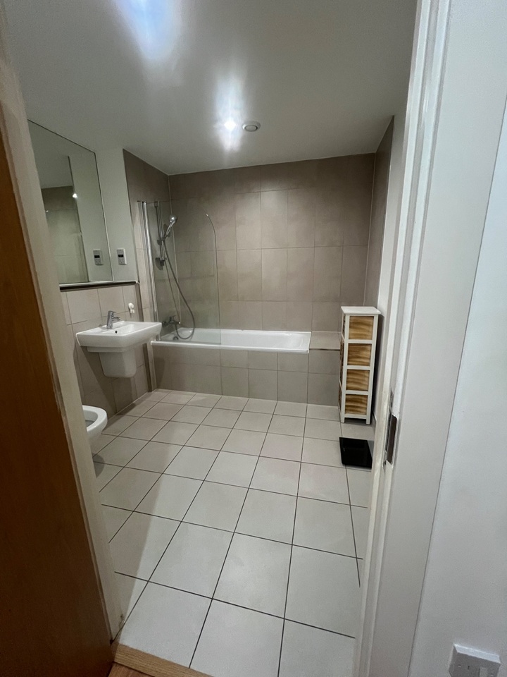 Additional image 4 of 2 Bed Flat, Wandsworth Road, SW8, N1 7GU