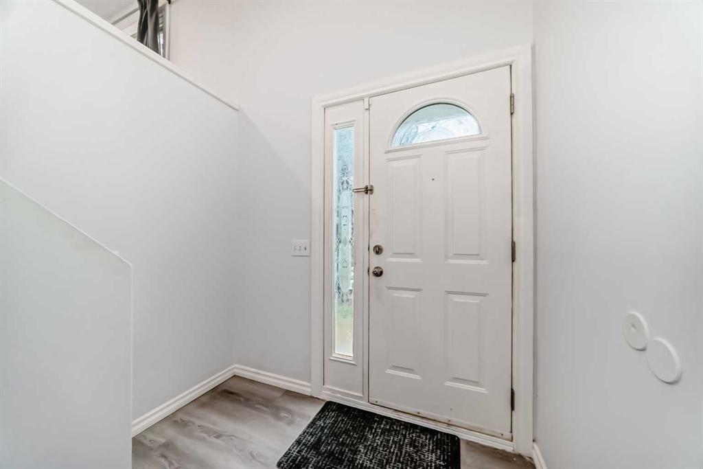 Additional image 2 of 81 Bearberry Close NW, Calgary, AB, T3K 1R4