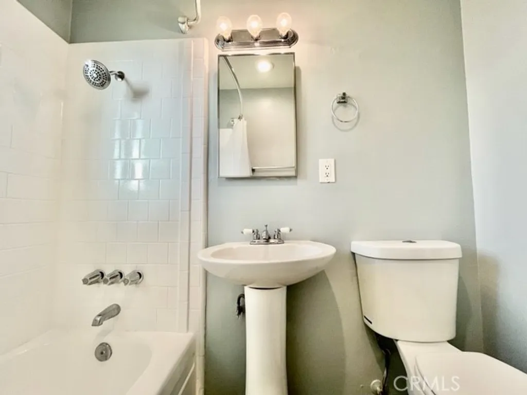 Additional image 12 of 686 E Cottonwood Road Unit E, Palm Springs, CA 92262