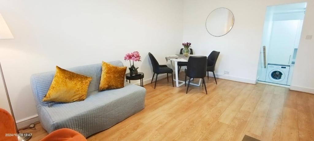 Additional image 3 of 1 Bed Flat, Brechin Place, SW7, N1 7GU