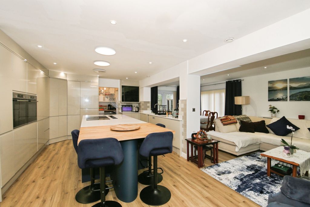 Additional image 3 of 7 bed detached house for saleSouth Street, Peterborough PE2