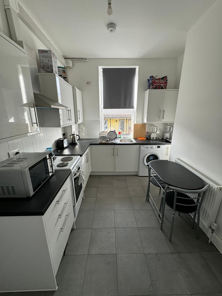 Additional image 4 of 2 Bed Flat, Walworth Road, SE17, N1 7GU