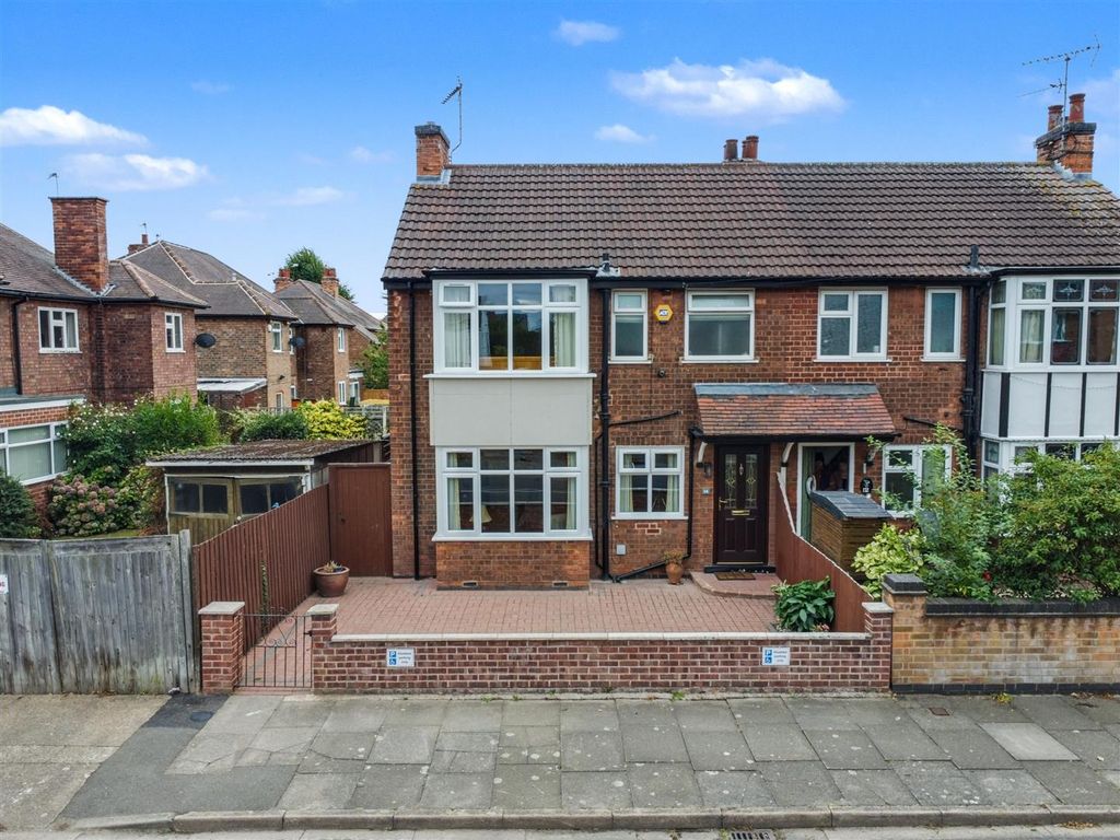 3 bed semi-detached house for saleLily Grove, Beeston Rylands, Nottingham NG9