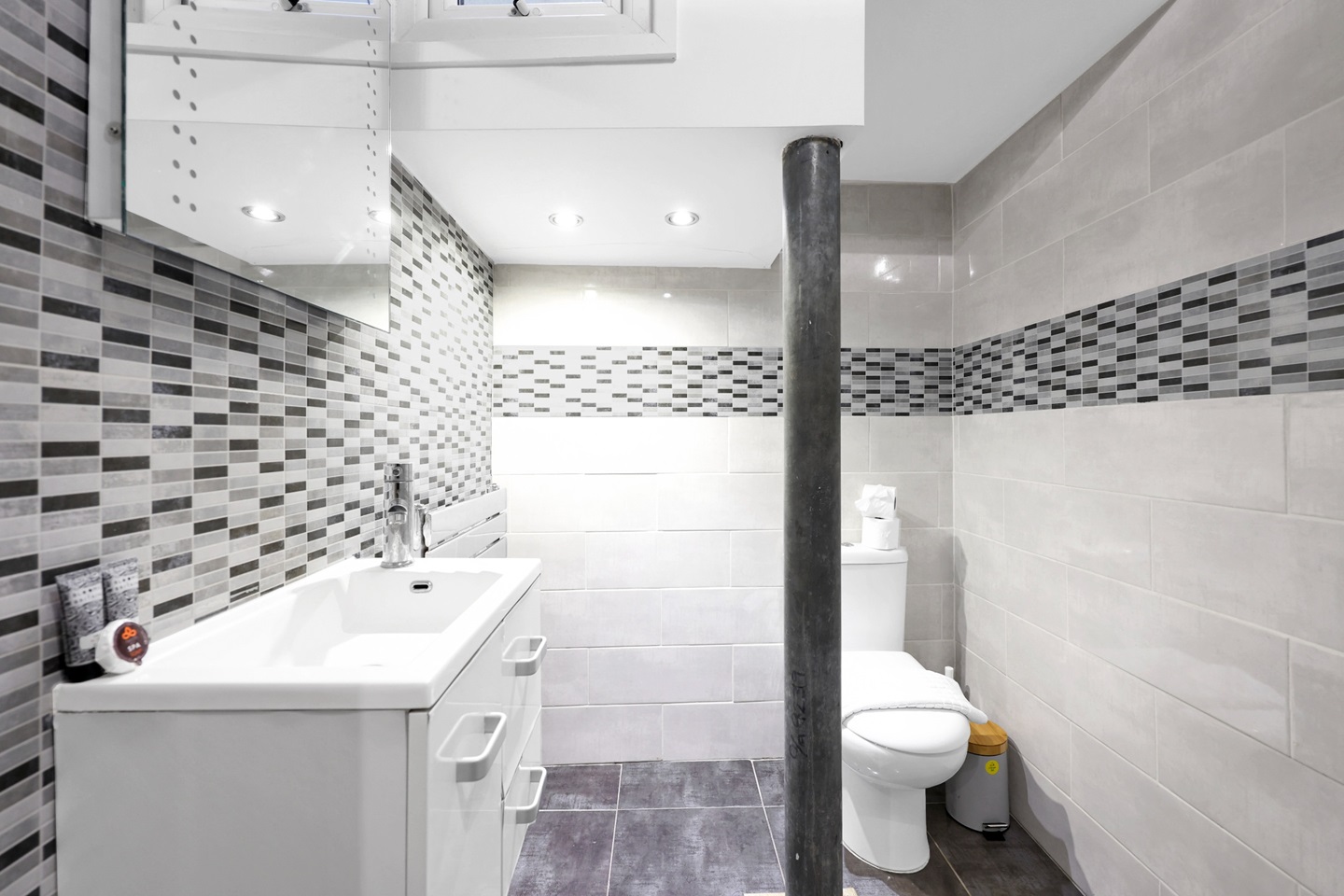 Additional image 8 of 2 Bed Flat, Fullwood's Mews, N1, N1 7GU