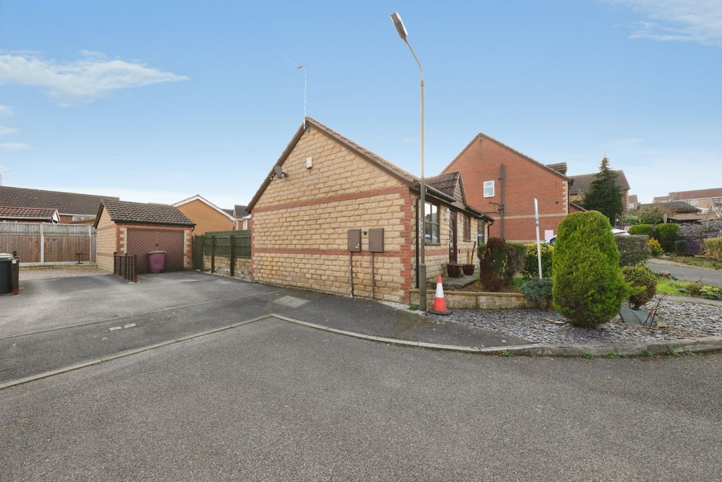 2 bed detached bungalow for saleViolet Close, Mansfield NG20