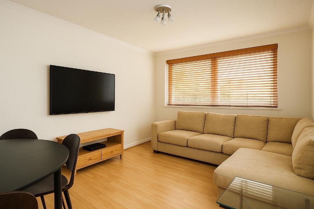 3 Bed Flat, St Mary-Le-Park Court, SW11, N1 7GU