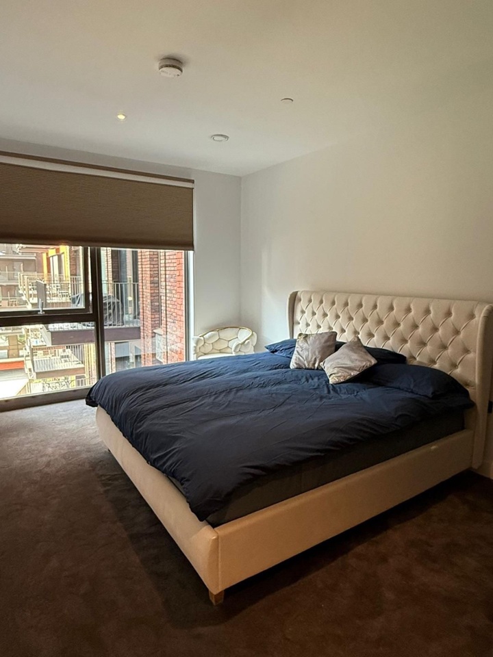 2 Bed Flat, Viaduct Gardens, SW11, N1 7GU