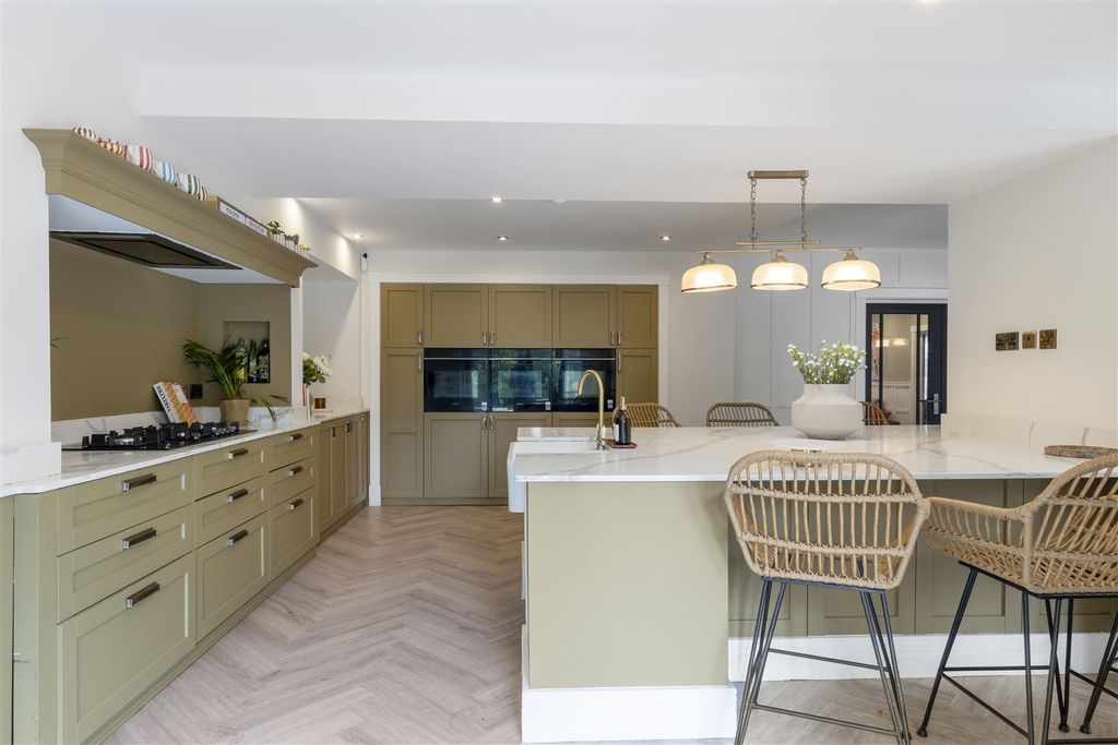 Additional image 2 of 7 bed property for saleLovelace Avenue, Solihull B91