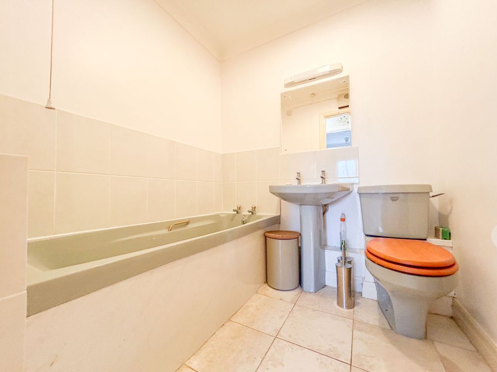 Additional image 7 of 2 bed flat for saleStow Park Circle, Evergreen NP20