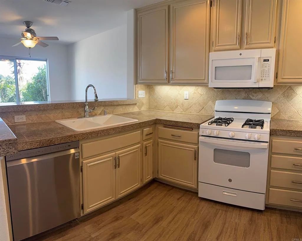 Additional image 8 of 4665 Los Alamos Way Unit C, Oceanside, CA 92057