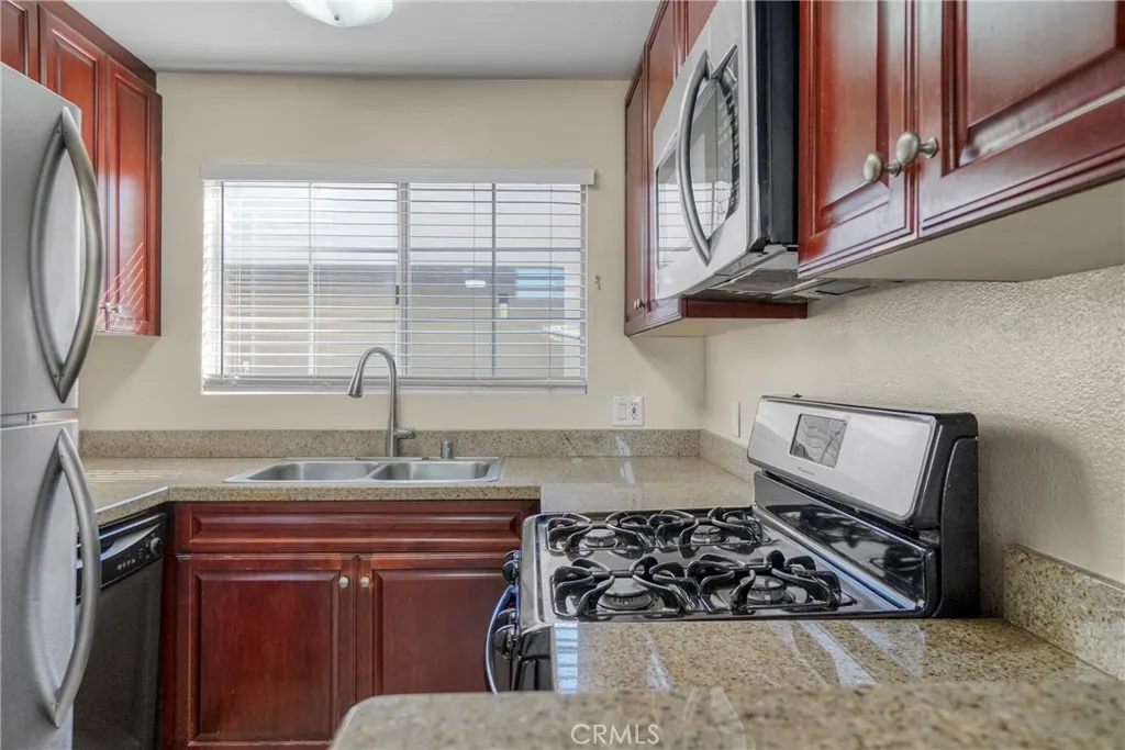 Additional image 23 of 21500 Burbank Blvd Unit 310, Woodland Hills, CA 91367