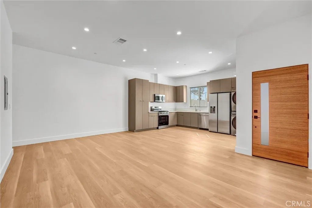 Additional image 5 of 18223 Chatsworth St, Northridge, CA 91326