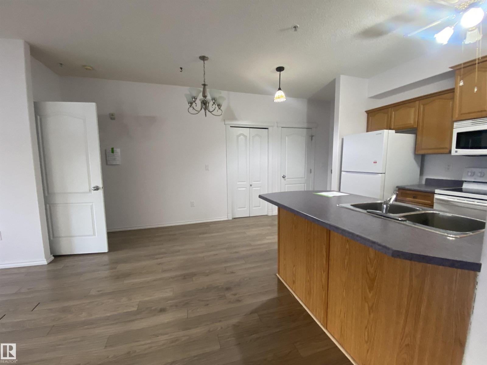 Additional image 4 of 206-16715 100 Avenue NW, Edmonton, AB, T5J1V7