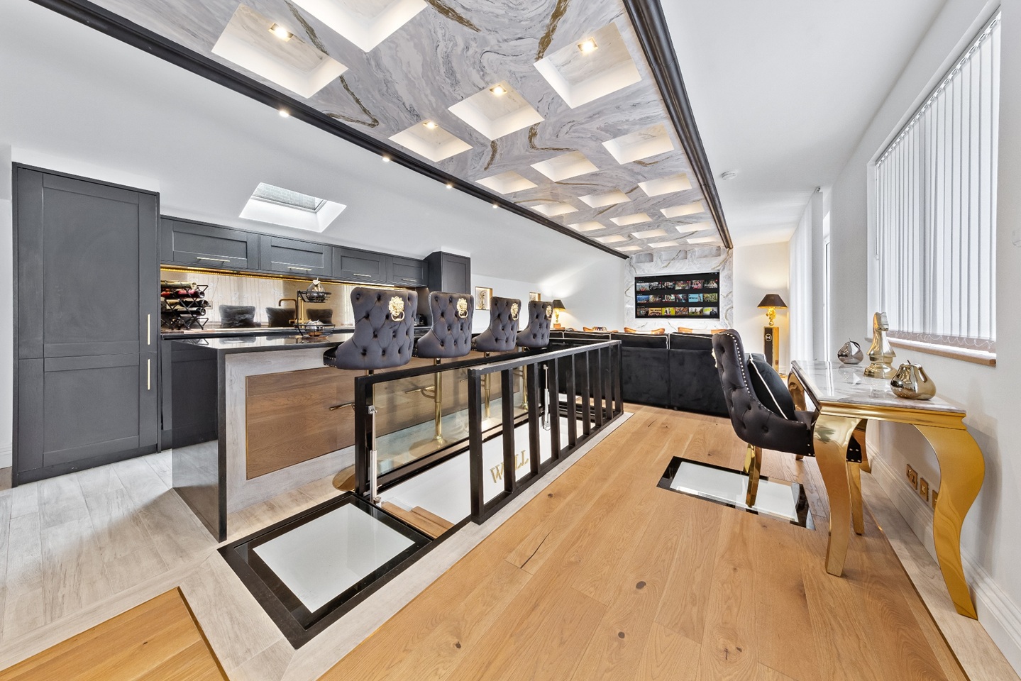 Additional image 8 of 3 Bed Flat, Cheval Place, SW7, N1 7GU