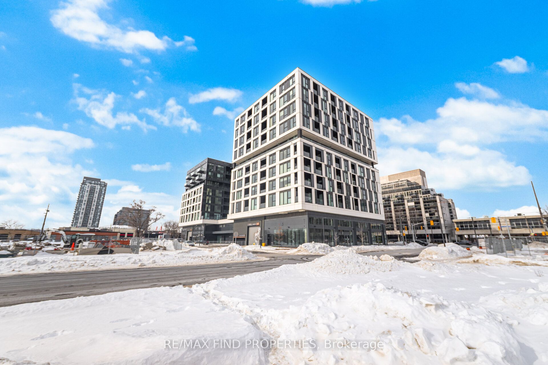 203 - 1037 The Queensway N/a