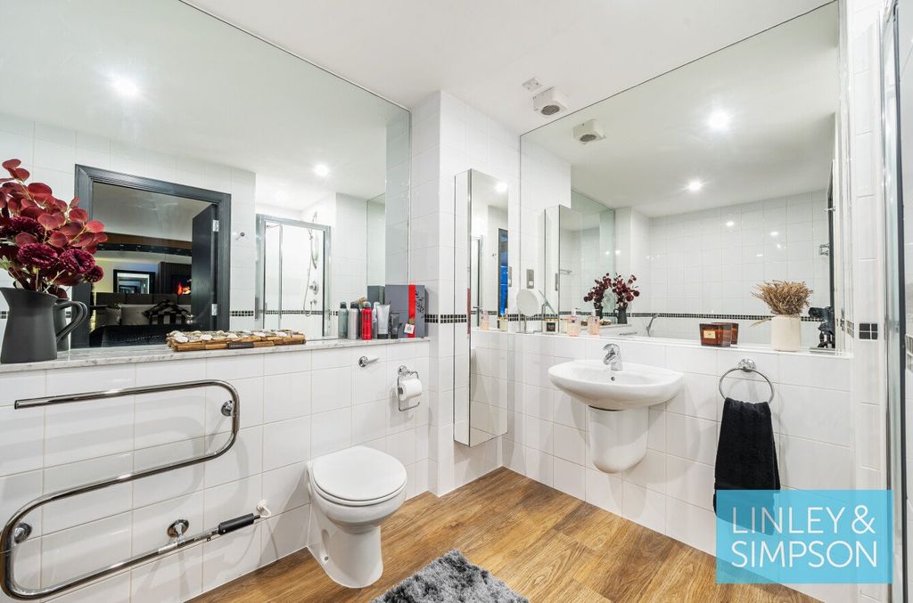 Additional image 13 of 2 bed flat for salePortland Place, 5 Calverly Street, Leeds LS1