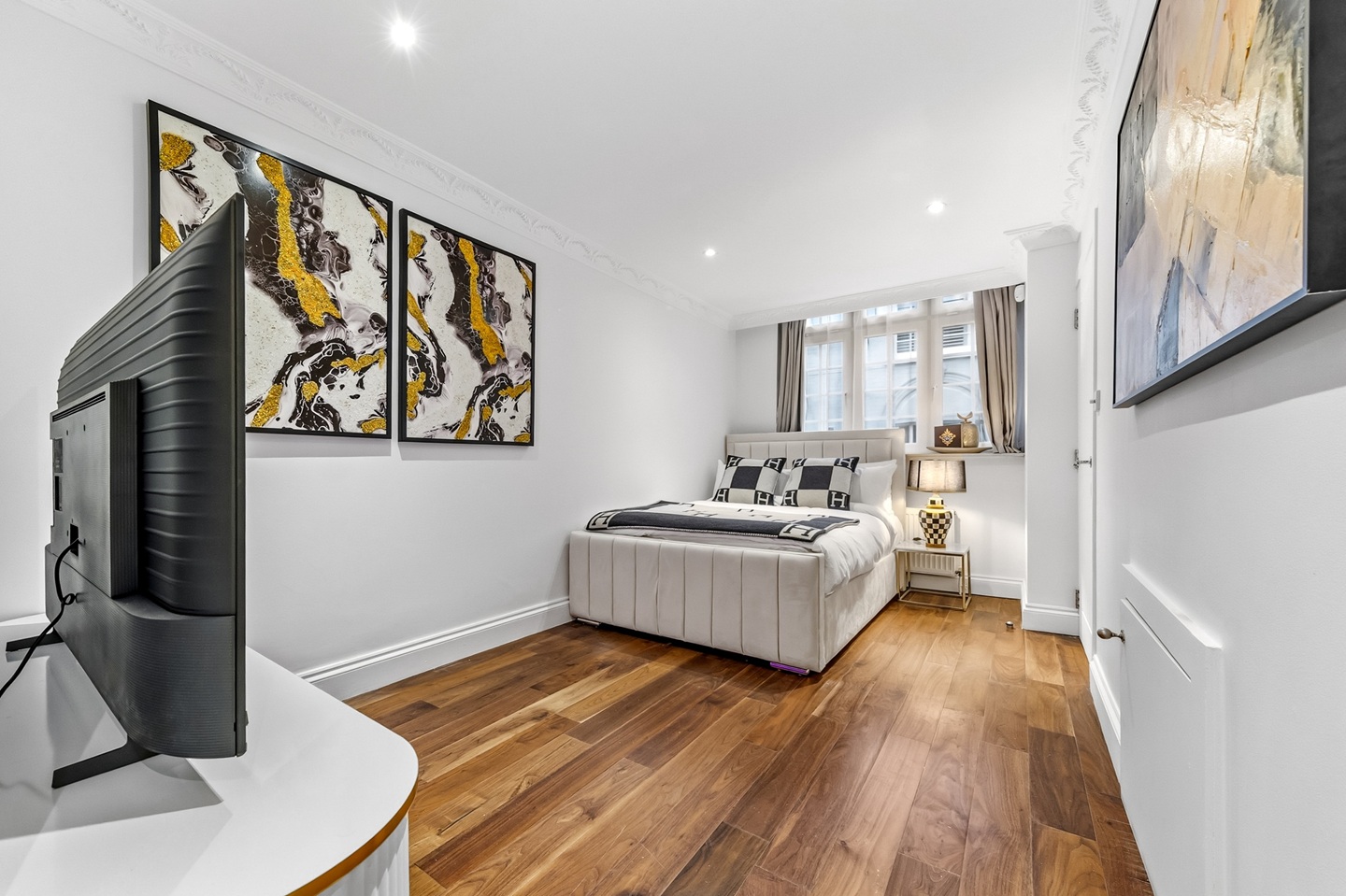 Additional image 15 of 2 Bed Flat, Ovington Mews, SW3, N1 7GU