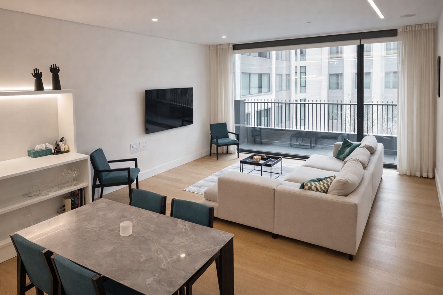 3 Bed Flat, Rathbone Place, W1T, N1 7GU