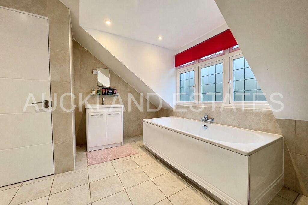 Additional image 18 of Swanland Road, Brookmans Park