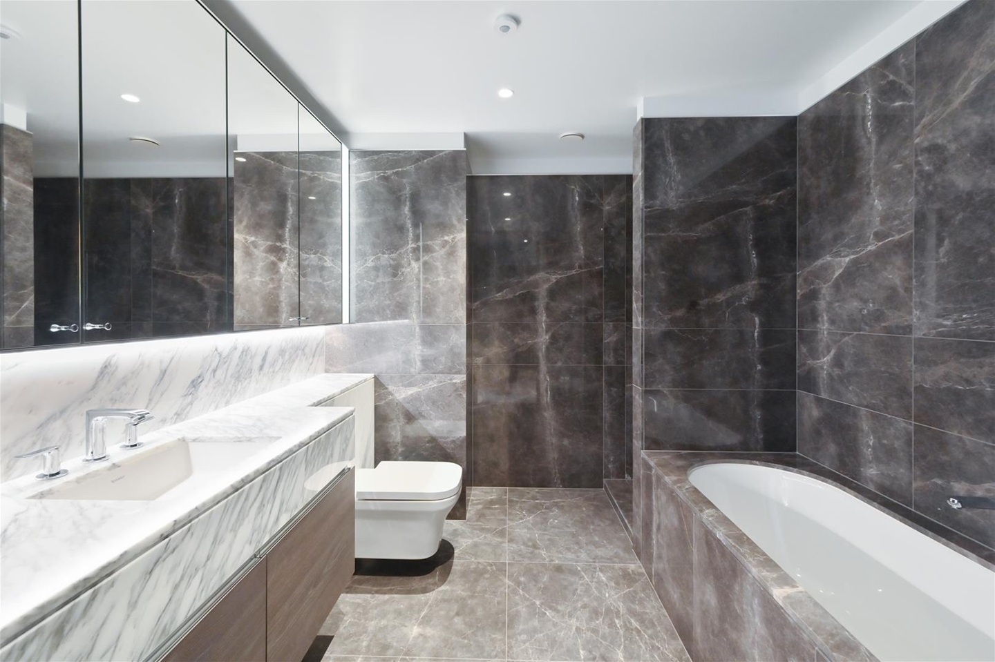 Additional image 3 of 3 Bed Flat, London, SW8, N1 7GU