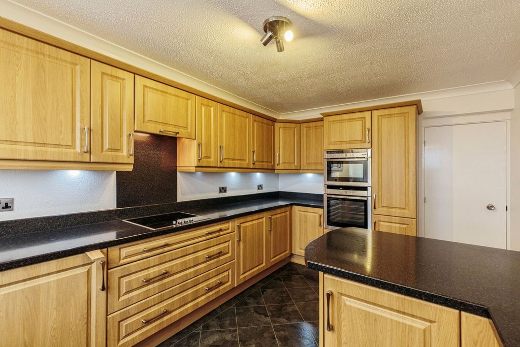 Additional image 13 of 2 bed flat for sale49 South Promenade, Lytham St. Annes, Lancashire FY8