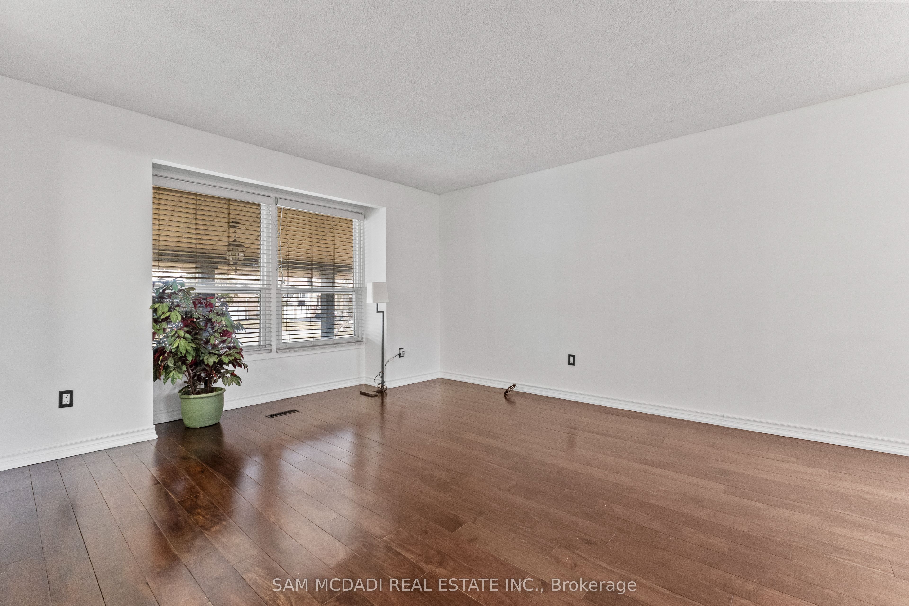 Additional image 3 of 6085 Starfield Crescent, Mississauga, ON, L5N 1X2