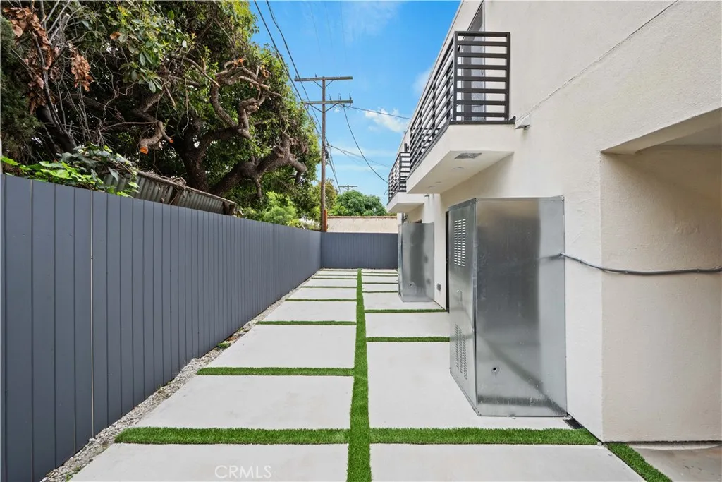 Additional image 43 of 2922 12th Avenue, Los Angeles, CA 90018