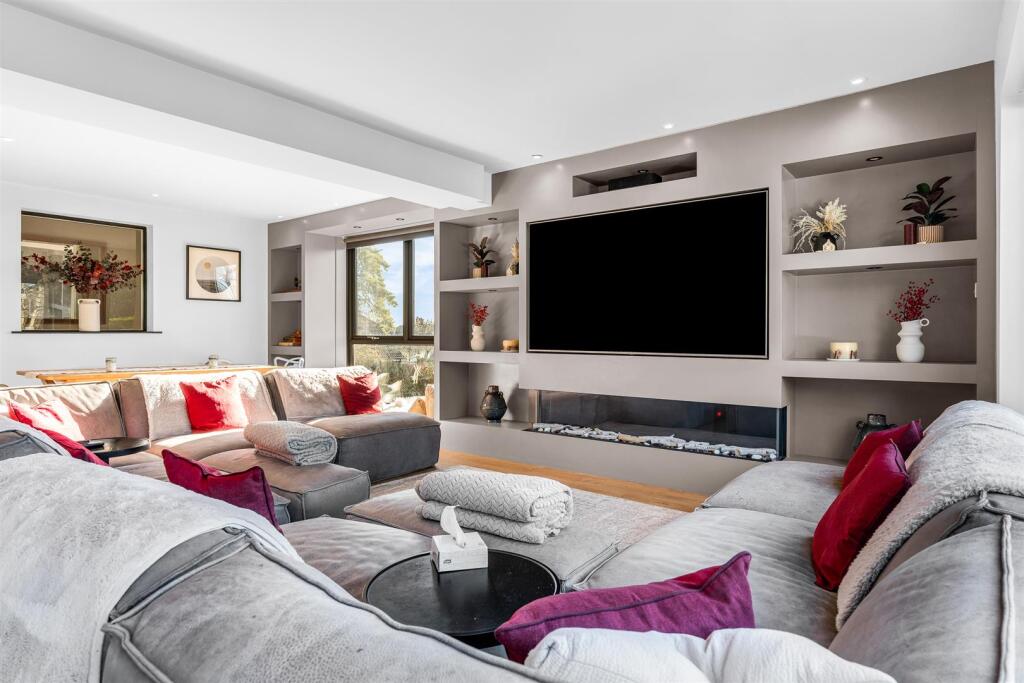 Additional image 10 of Canonsfield Road, Welwyn