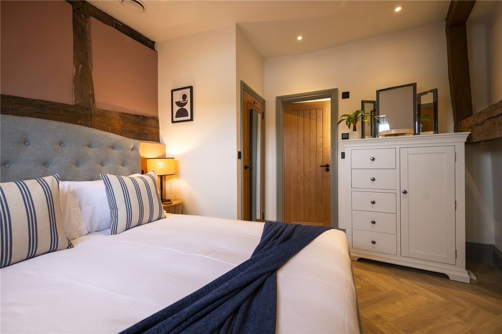 Additional image 17 of 2 bed flat for saleThameside, Henley-On-Thames, Oxfordshire RG9