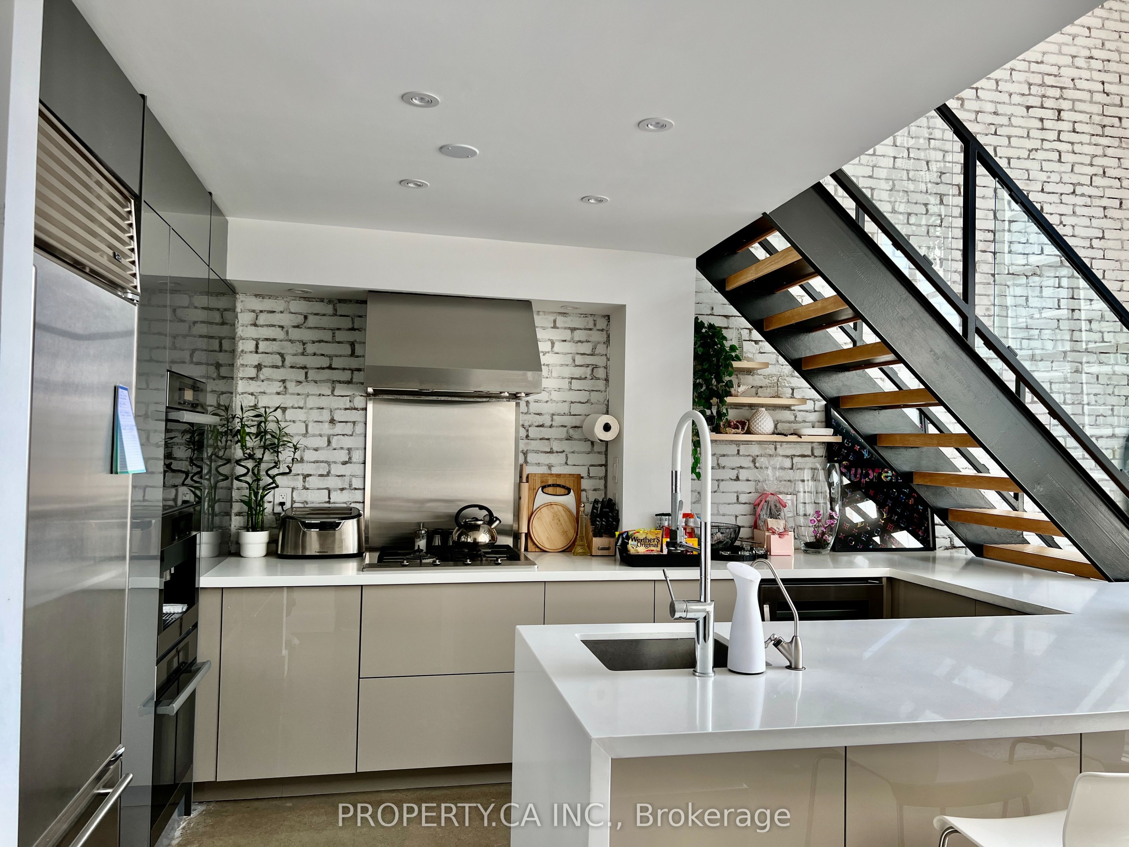 314 - 300 Manitoba Street