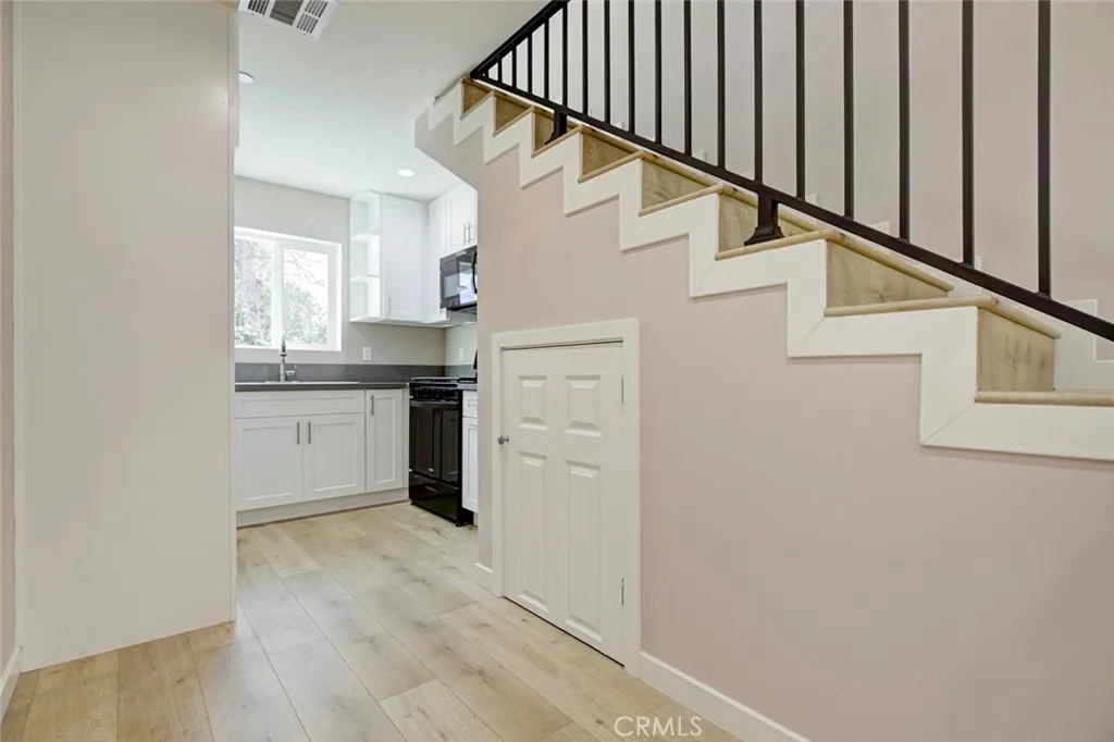 Additional image 8 of 15557 Wyandotte Street, Van Nuys, CA 91406