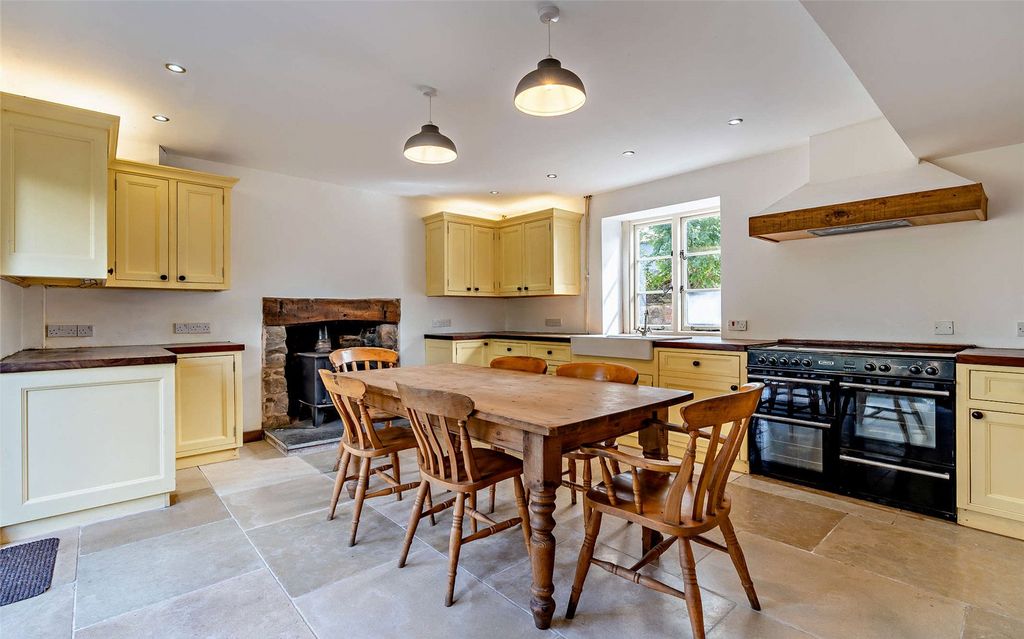 5 bed equestrian for saleLittle Mill, Pontypool, Monmouthshire NP4 photo 3