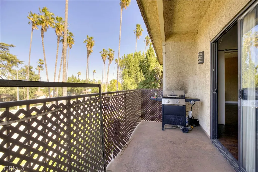17522 Sherman Way Unit 202, Van Nuys, CA 91406