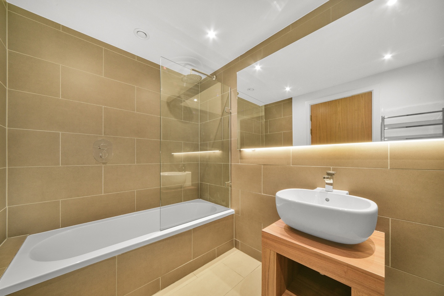 Additional image 12 of 2 Bed Flat, Whitechapel High St, E1, N1 7GU