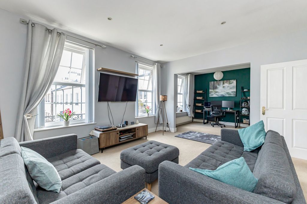 2 bed flat for saleLisburn Square, Lisburn BT28 photo 2