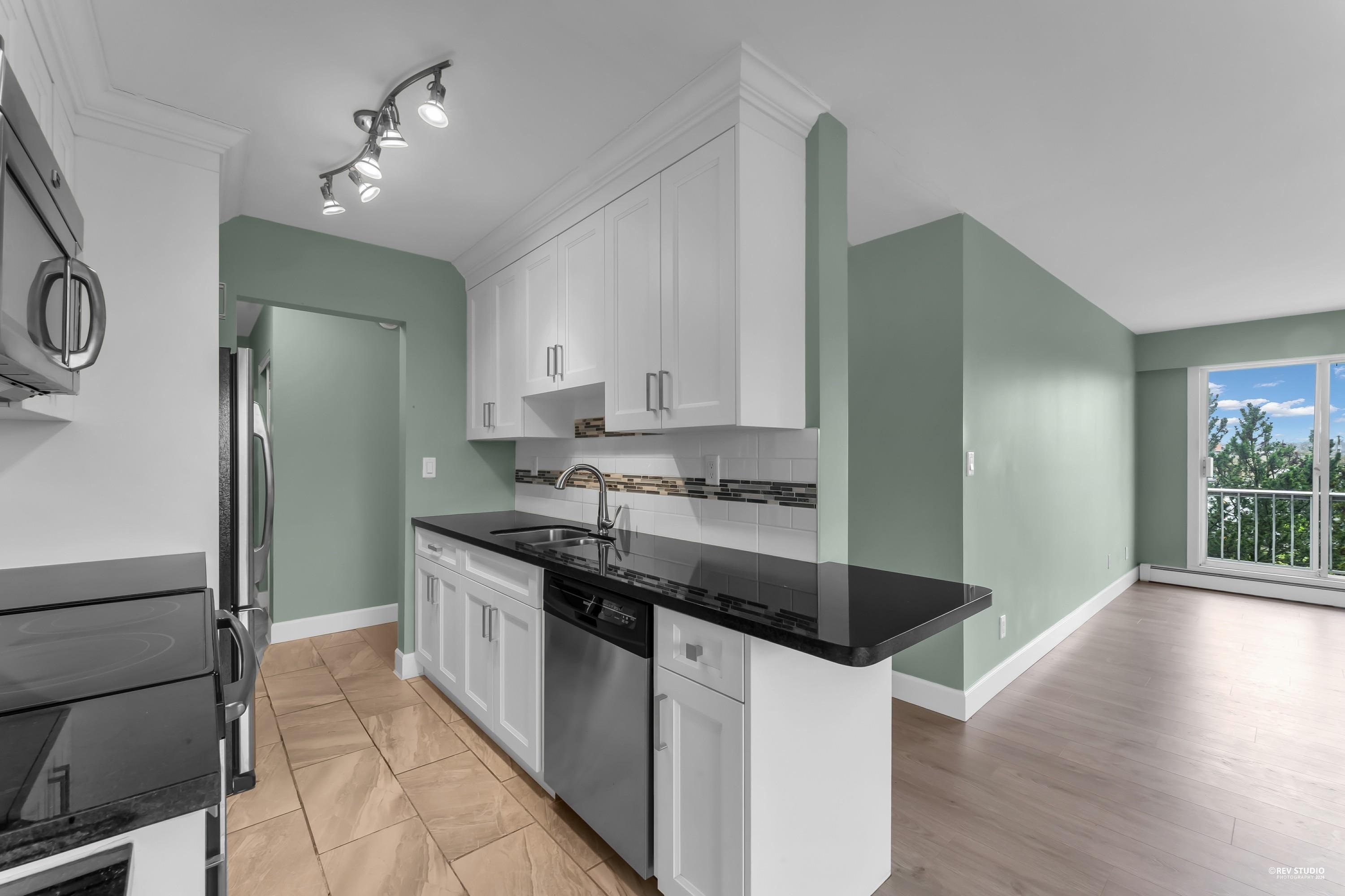 322-17707 57a Avenue, Surrey, BC, V3S 1J2