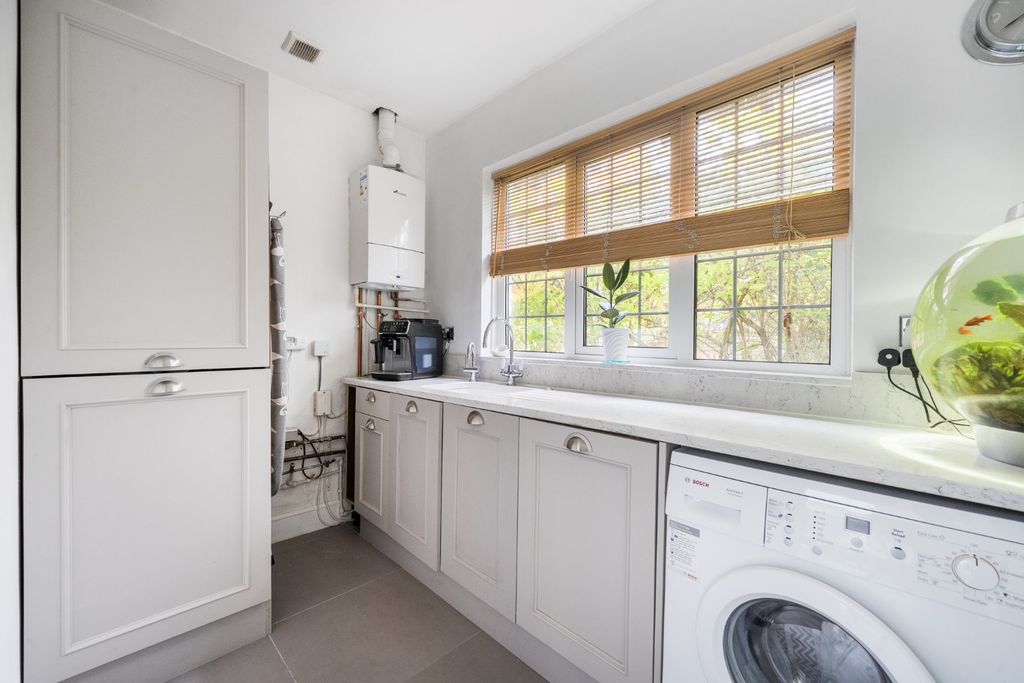 Additional image 6 of 3 bed flat for saleBeaumont Grove, Solihull, West Midlands B91