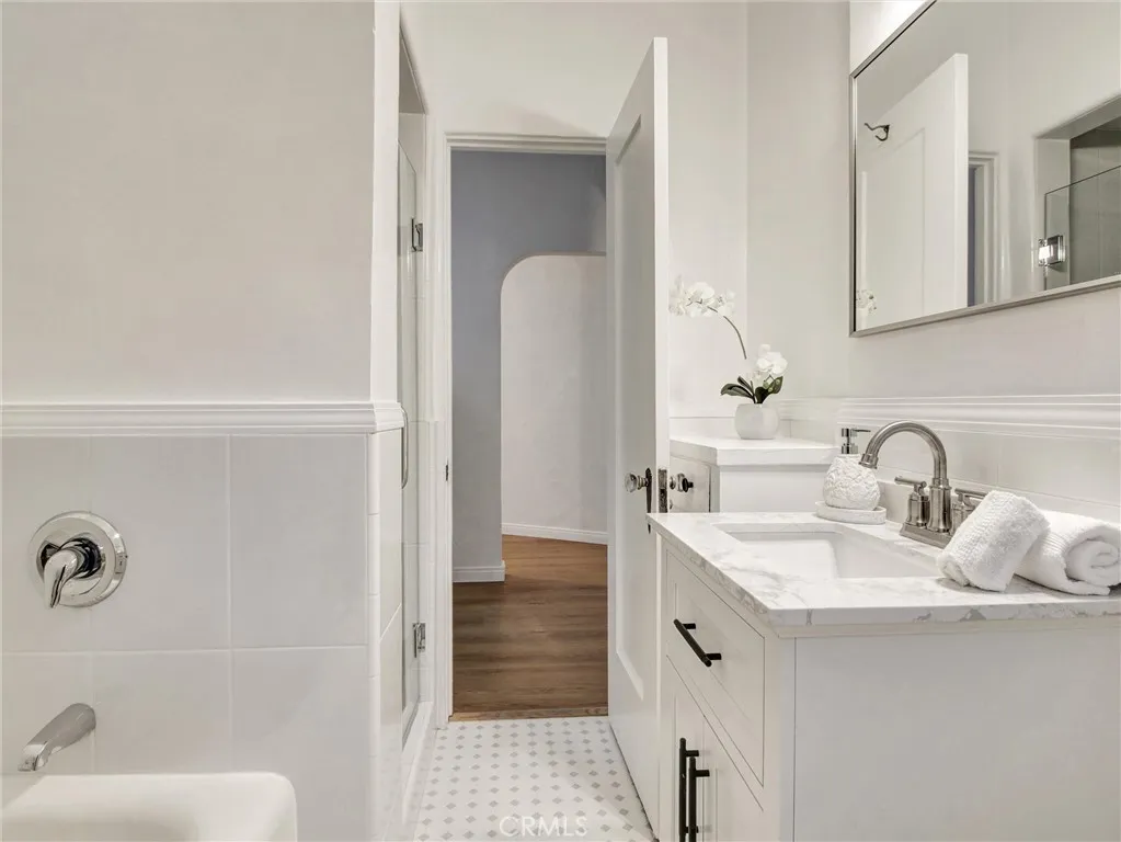 Additional image 52 of 9949 Young Drive Unit 204, Beverly Hills, CA 90212