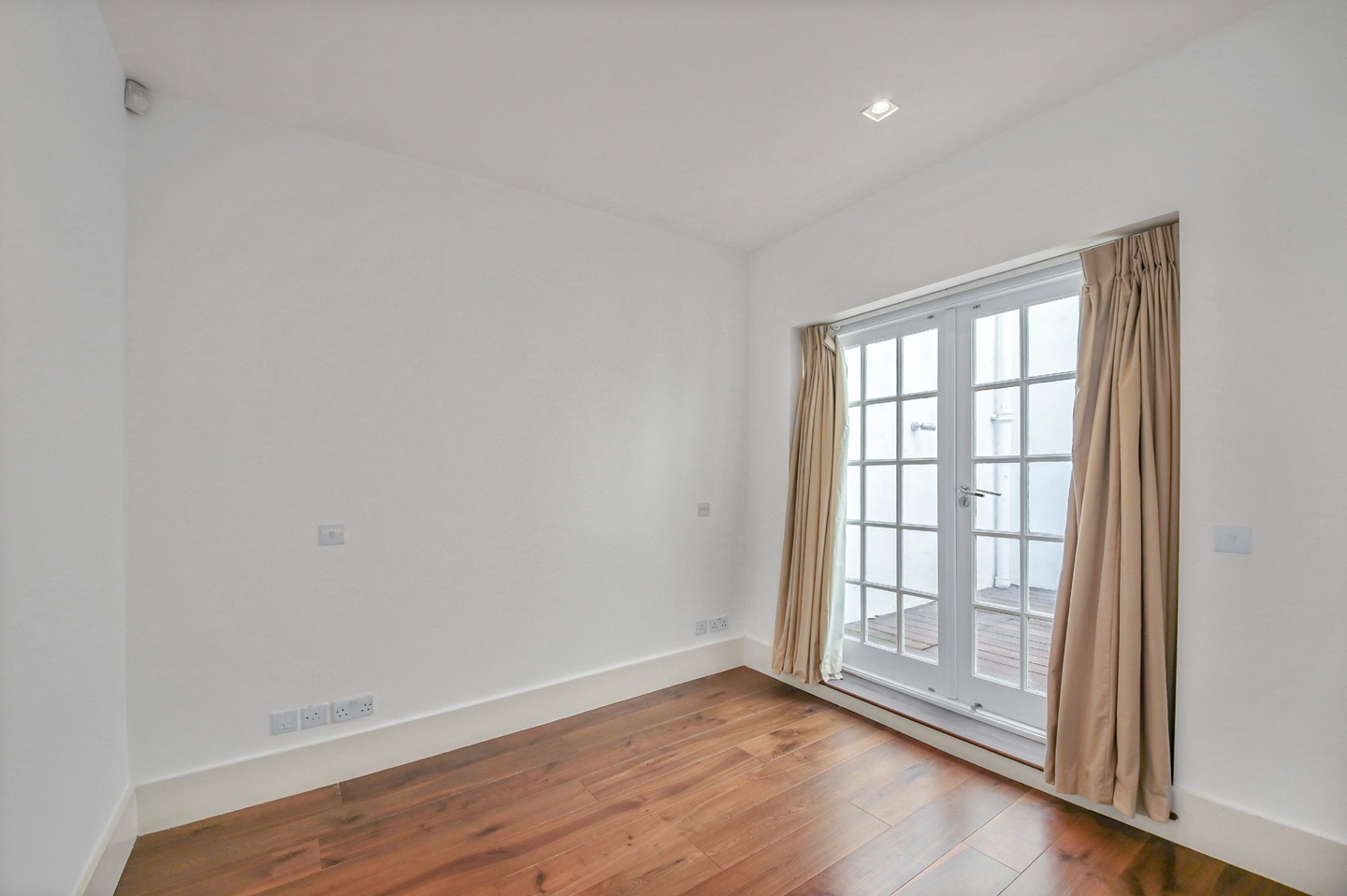 Additional image 6 of 2 Bed Flat, Queen's Gate, SW7, N1 7GU