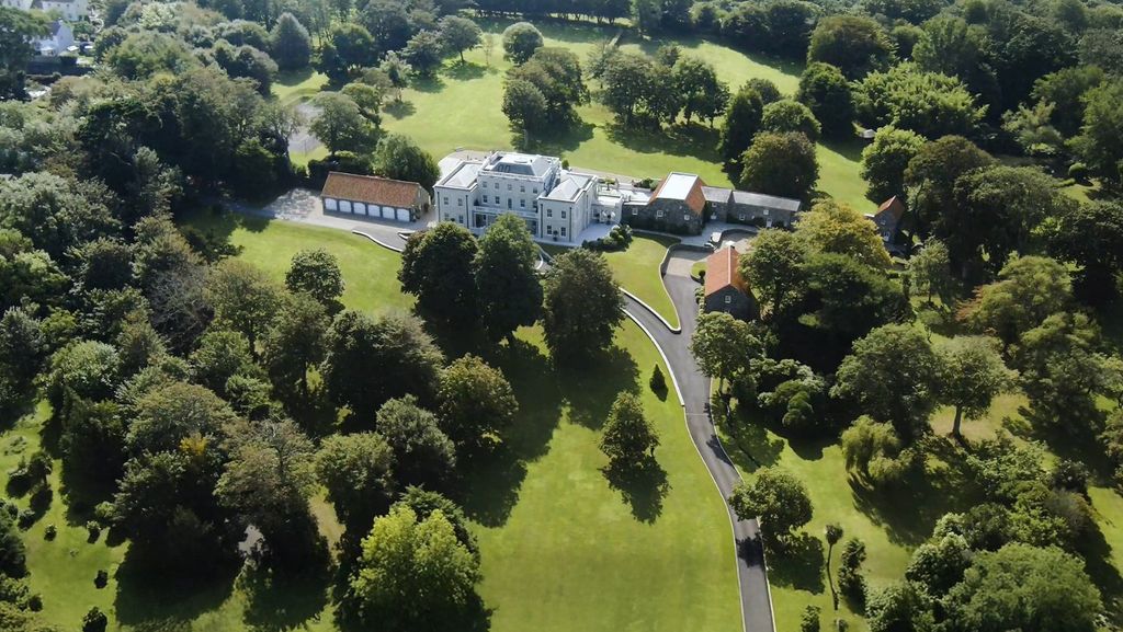 Additional image 6 of 7 bed property for saleFosse Andre, St. Peter Port, Guernsey GY1