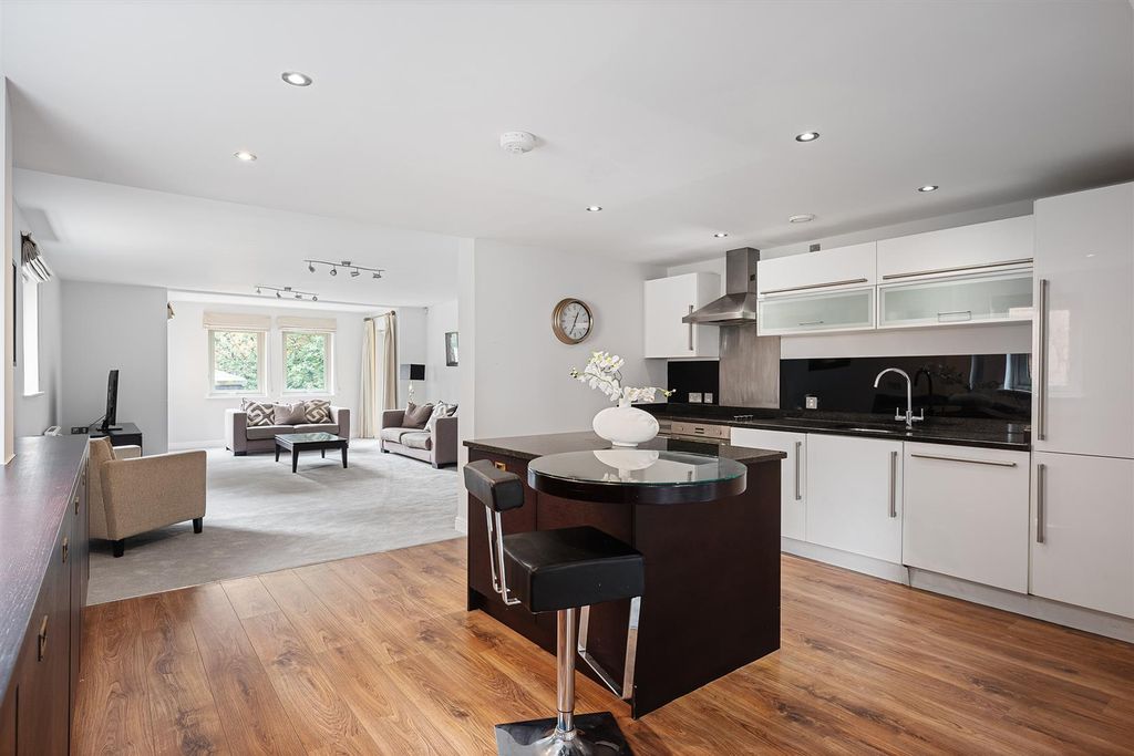 3 bed flat for saleDixons Yard, Off Walmgate, York YO1 photo 4